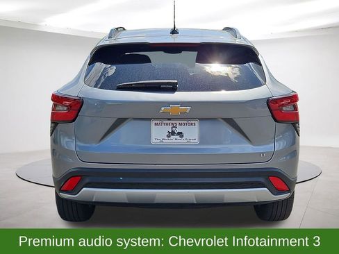 Used 2025 Chevrolet Trax LT w/ LT Convenience Package FWD image 6