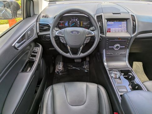 Used 2019 Ford Edge Titanium image 12