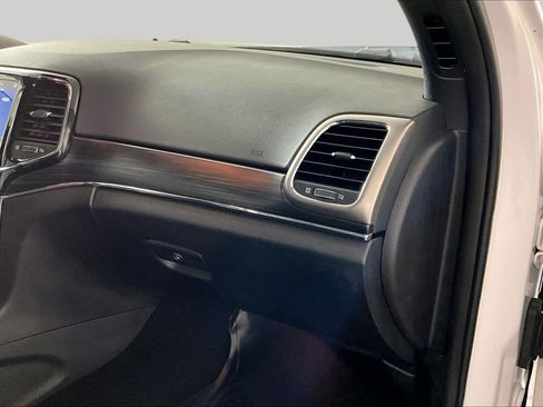 Used 2019 Jeep Grand Cherokee Limited AWD/4WD image 18