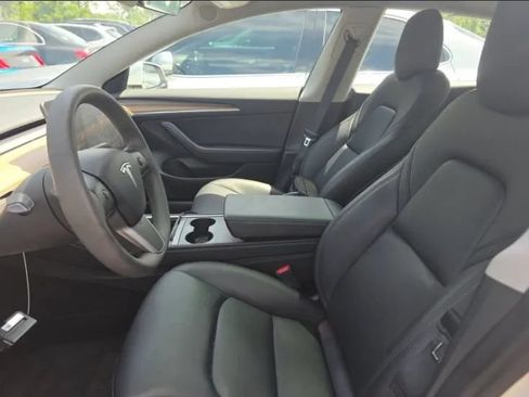 Used 2023 Tesla Model 3 Standard Range RWD image 4