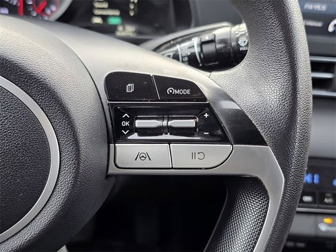 Used 2022 Hyundai Elantra SEL image 25