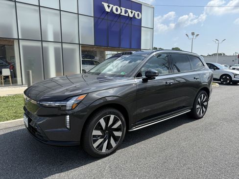 New 2025 Volvo EX90 Plus image 2