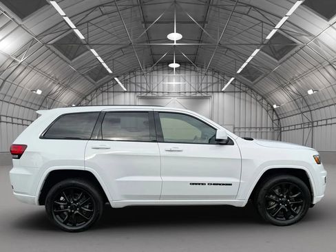 Used 2021 Jeep Grand Cherokee Laredo X image 4