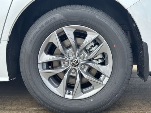 New 2026 Toyota Sienna XLE FWD image 9