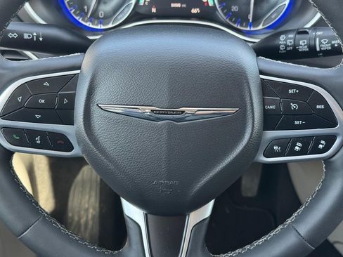 Used 2024 Chrysler Pacifica Touring-L FWD image 14