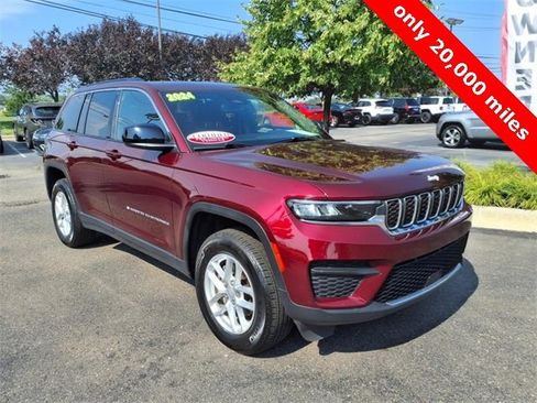 Certified 2024 Jeep Grand Cherokee Laredo X image 3
