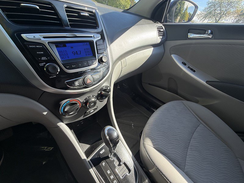 Used 2014 Hyundai Accent GLS w/ Option Group 2 FWD image 17