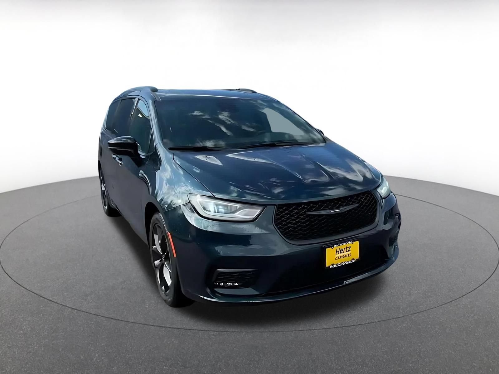 Used 2025 Chrysler Pacifica Limited FWD image 3