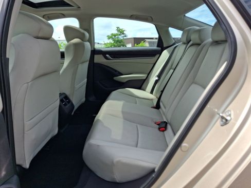 Used 2018 Honda Accord EX image 10