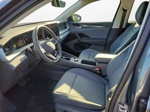 New 2026 Volkswagen Tiguan SE FWD image 9