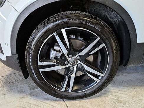 Used 2019 Volvo XC40 T5 R-Design AWD/4WD image 15