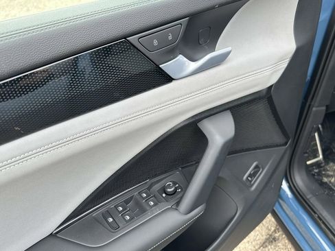 New 2026 Volkswagen Tiguan SE R-Line AWD/4WD image 13