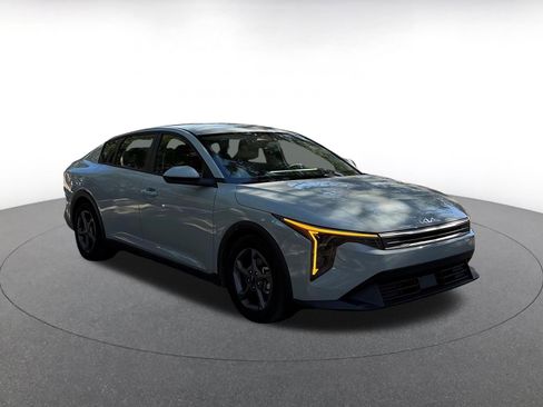 Used 2025 Kia K4 LXS image 1