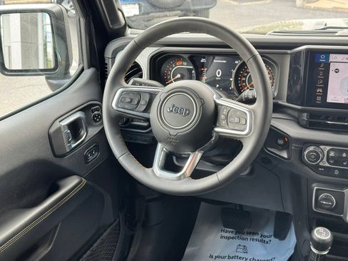 Used 2025 Jeep Wrangler Unlimited Sahara AWD/4WD image 40