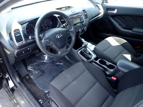Used 2017 Kia Forte LX image 9