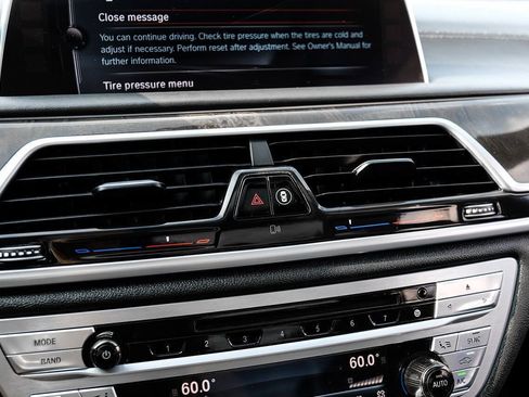 Used 2017 BMW 750i RWD image 30