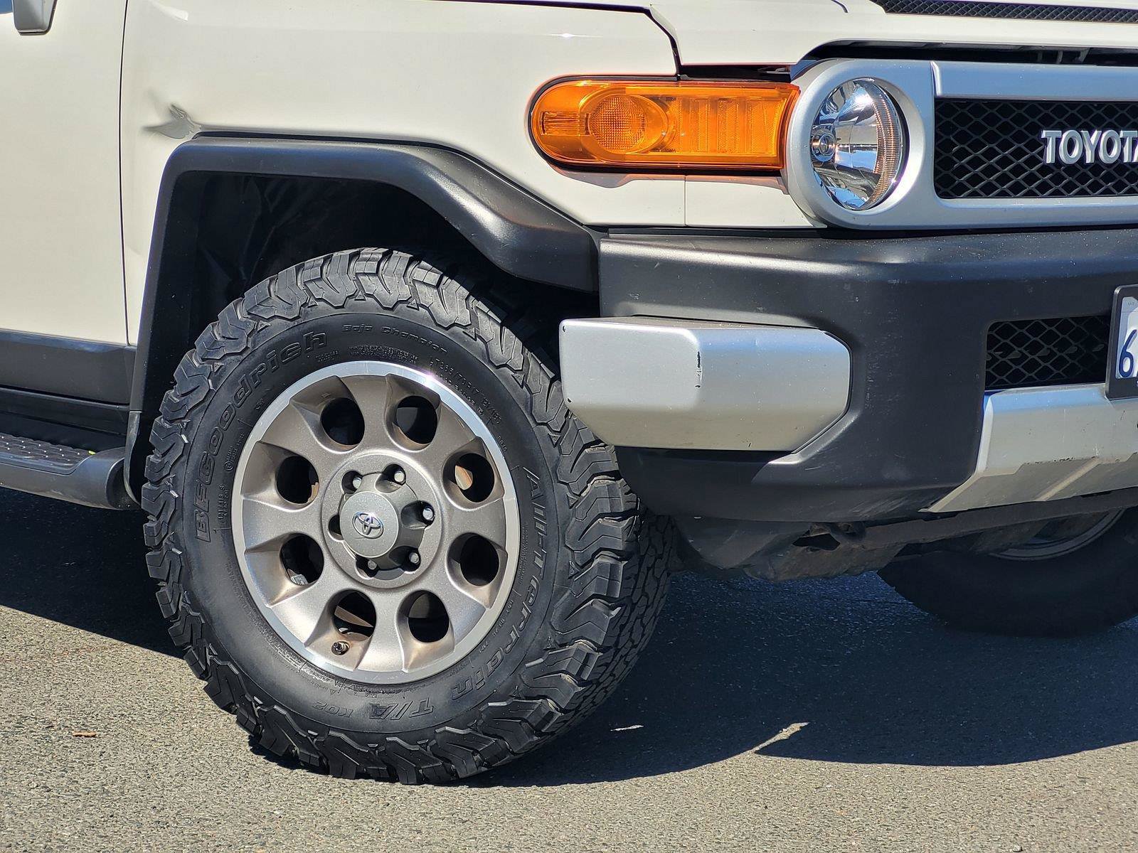 Used 2012 Toyota FJ Cruiser 4WD w/ Upgrade Pkg image 11