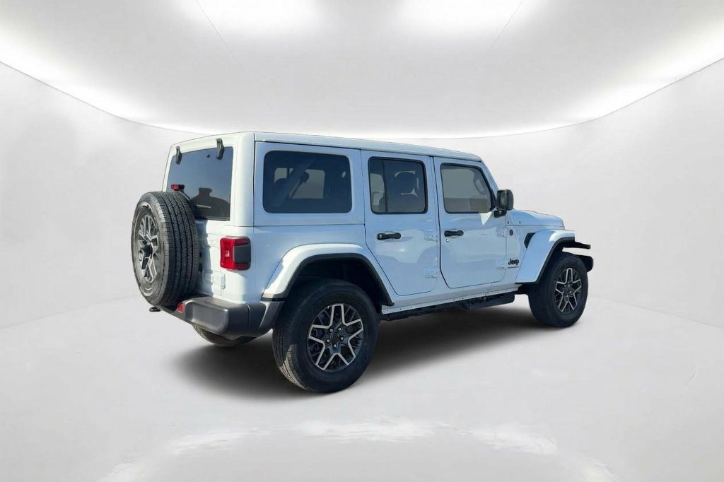 Used 2026 Jeep Wrangler Unlimited Sahara AWD/4WD image 6