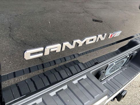Used 2018 GMC Canyon SLT image 29