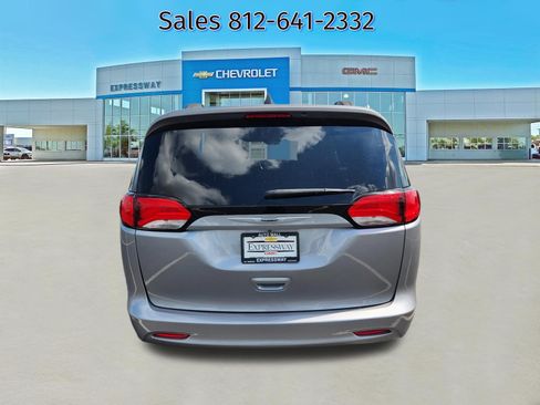 Used 2021 Chrysler Voyager Lxi FWD image 6