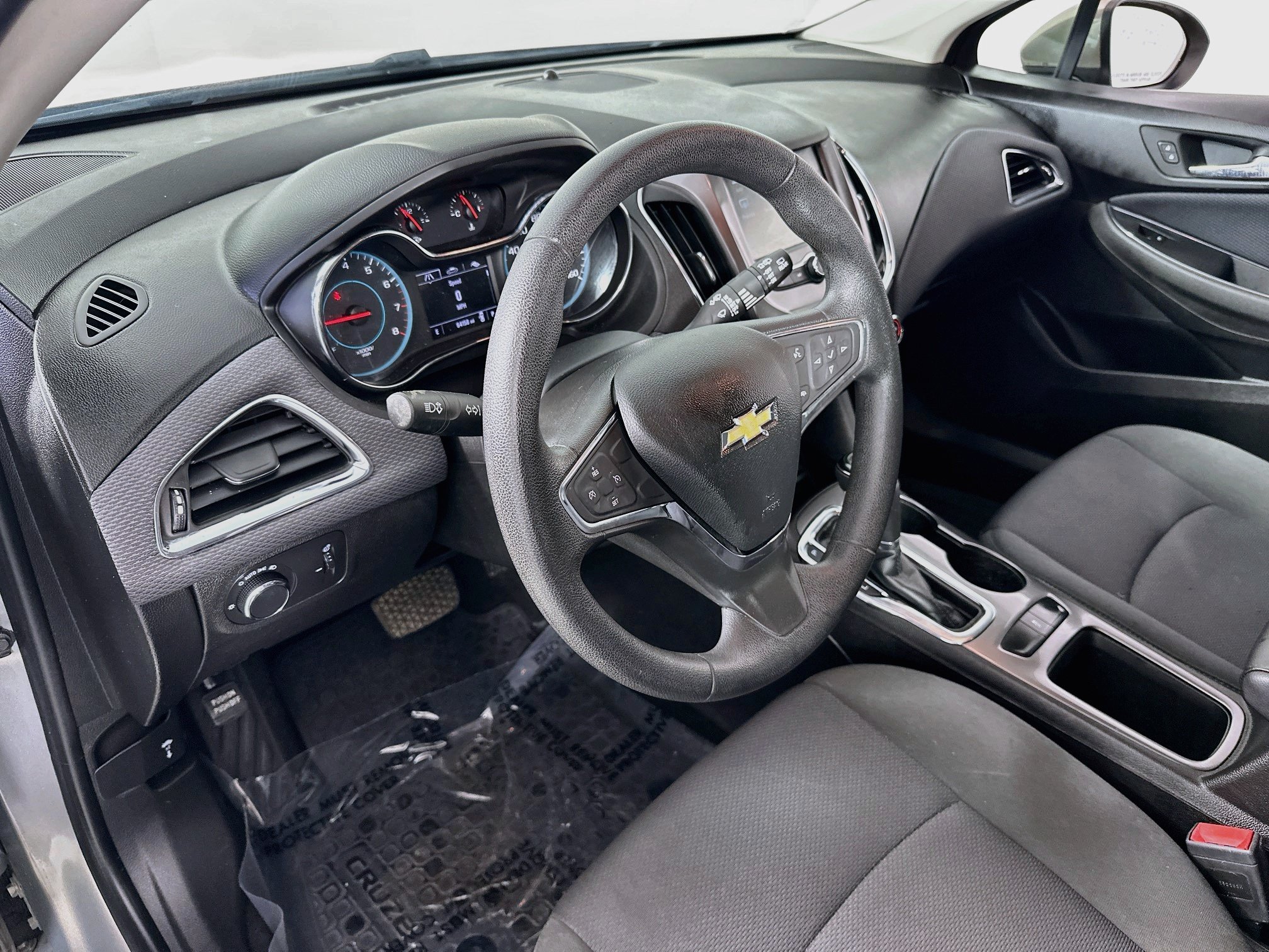 Used 2018 Chevrolet Cruze LT w/ Convenience Package FWD image 9