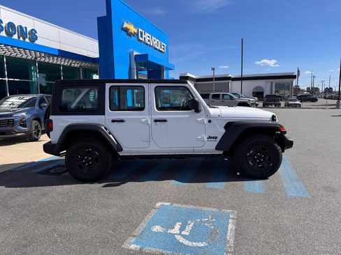 Used 2024 Jeep Wrangler Unlimited Sport AWD/4WD image 8