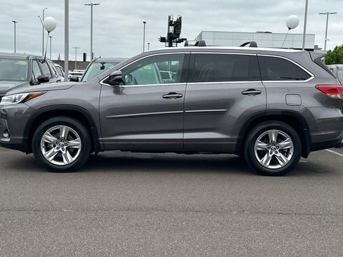Used 2017 Toyota Highlander Limited AWD/4WD image 7