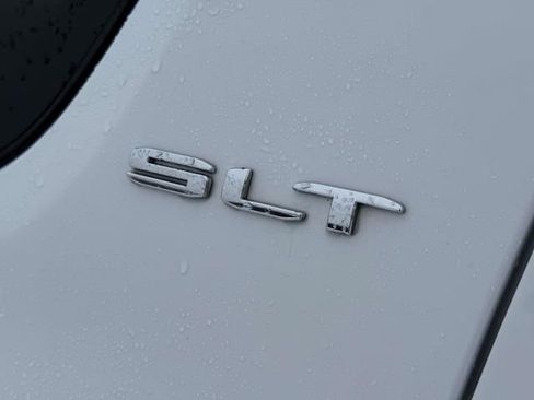 Used 2023 GMC Acadia SLT image 7