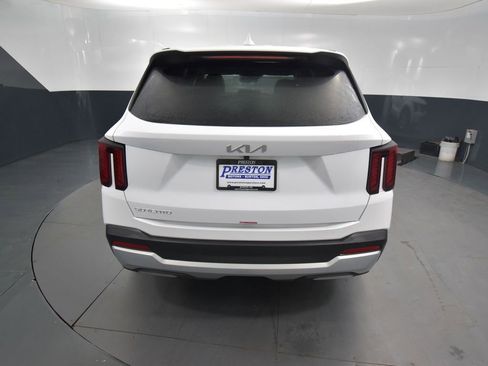 New 2025 Kia Sorento LX FWD image 8