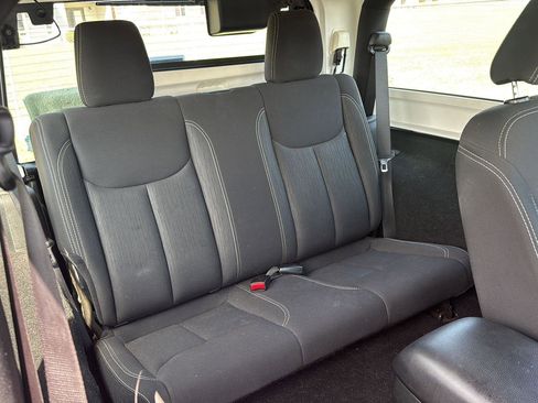 Used 2018 Jeep Wrangler Rubicon w/ Cold Weather Group image 20