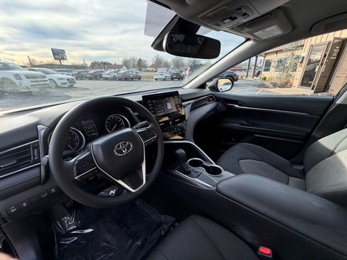 Used 2021 Toyota Camry LE image 5