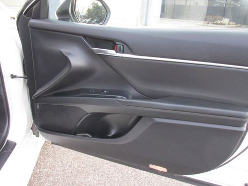 Used 2018 Toyota Camry SE image 42