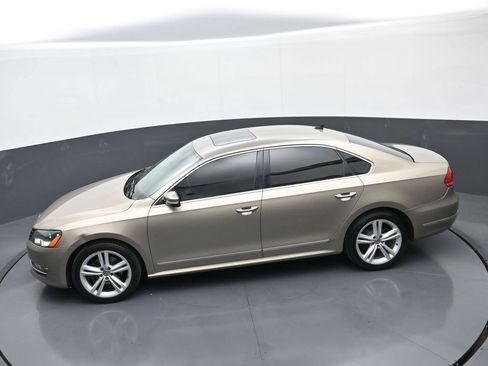 Used 2015 Volkswagen Passat TDI SEL Premium FWD image 32