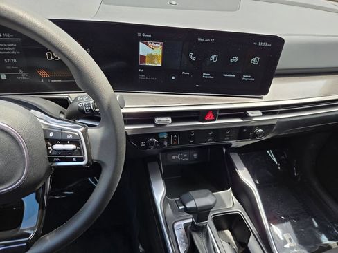 Certified 2025 Kia Sorento LX FWD image 22