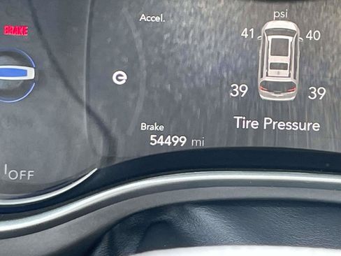 Used 2023 Chrysler Pacifica Touring-L FWD image 20