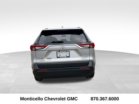 Used 2020 Toyota RAV4 LE image 4