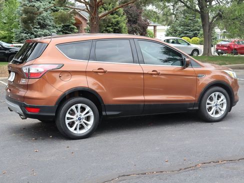 Used 2017 Ford Escape SE w/ SE Cold Weather Package AWD/4WD image 4