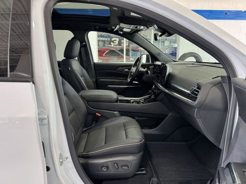 Used 2025 Chevrolet Traverse High Country w/ LPO, Floor Liner Package AWD/4WD image 17