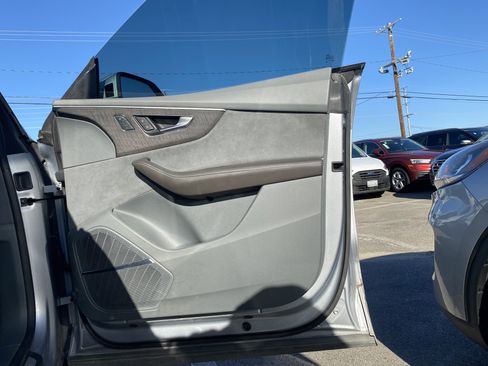 Used 2019 Audi Q8 Prestige AWD/4WD image 22