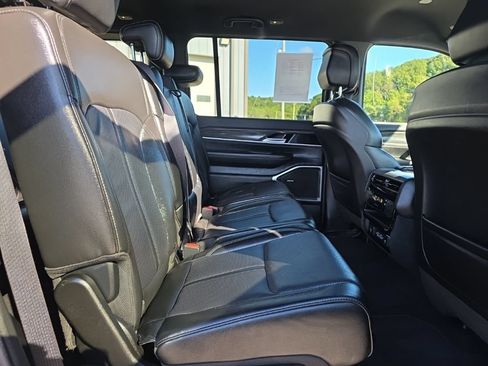 Used 2024 Jeep Wagoneer Series II w/ Flexible Seating Group AWD/4WD image 19