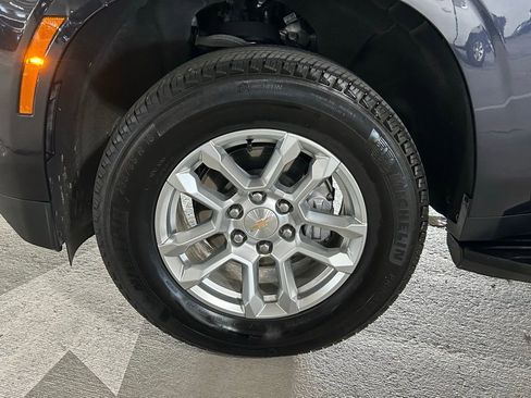 Used 2025 Chevrolet Suburban LT image 31