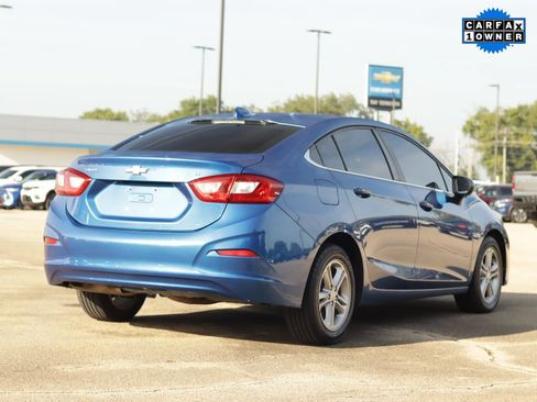 Used 2018 Chevrolet Cruze LT w/ Convenience Package FWD image 7