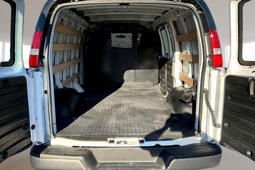 Used 2025 GMC Savana 2500 w/ Driver Convenience Package RWD image 7