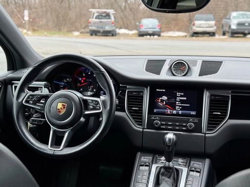 Used 2018 Porsche Macan Sport Edition image 19
