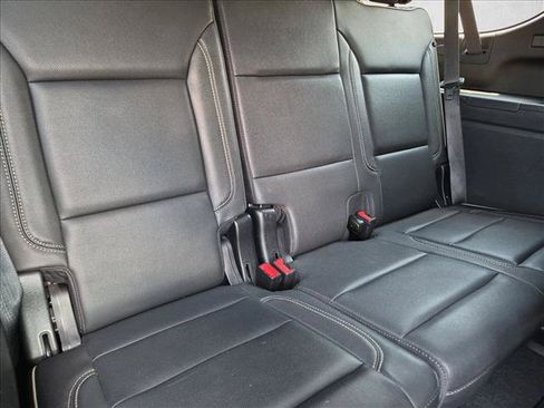 Used 2023 GMC Yukon XL SLT AWD/4WD image 21