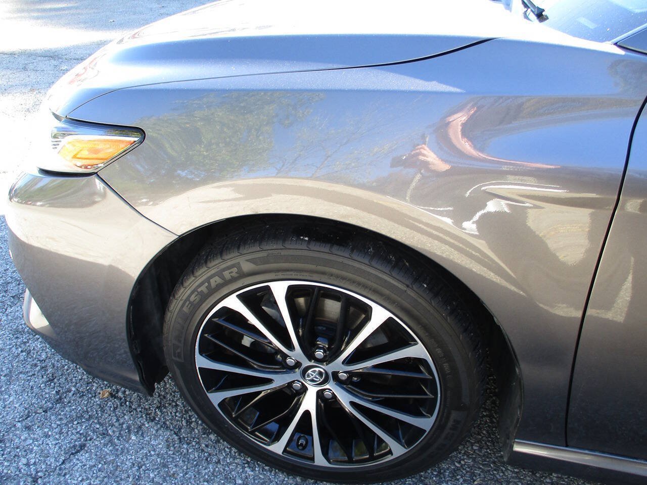 Used 2018 Toyota Camry SE FWD image 14