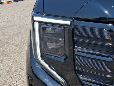 Used 2024 GMC Sierra 1500 Elevation w/ Elevation Premium Package AWD/4WD image 12