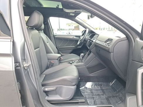 Used 2022 Volkswagen Tiguan SE R-Line image 17