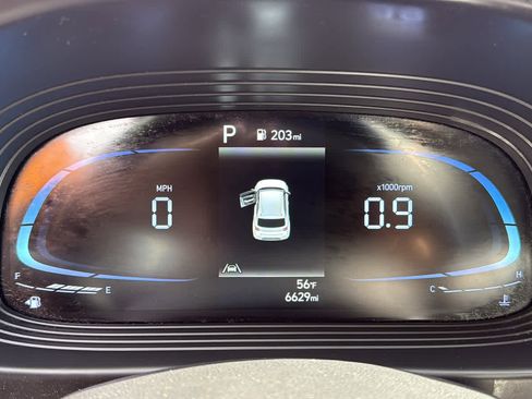 Used 2023 Hyundai Venue SEL image 16