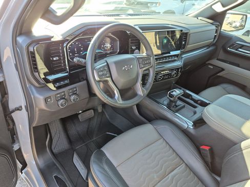 Used 2025 Chevrolet Silverado 1500 ZR2 w/ Technology Package AWD/4WD image 14